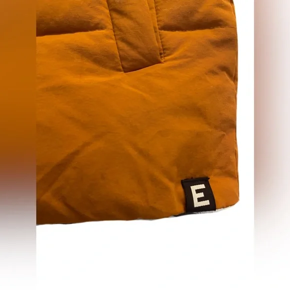 Perfect Condition EVERLANE ReNew Puffer Vest in Rust (XS) - Picture 6 of 7
